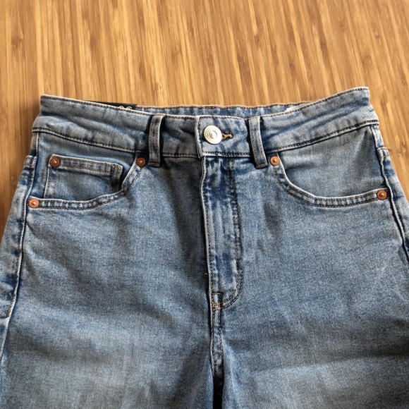 H&M Mid Thigh Jean Shorts - Picture 2 of 6